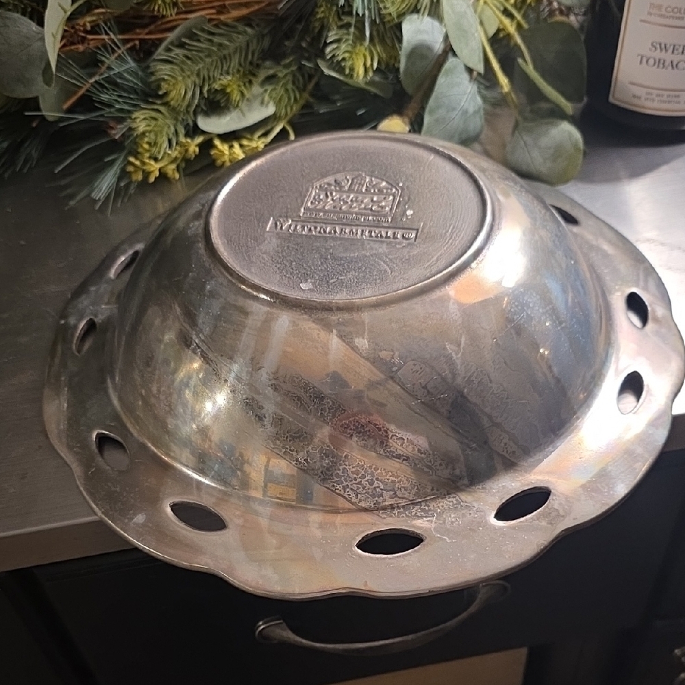 Wilton Armetale Silver Decorative Bowl - Picture 4 of 4